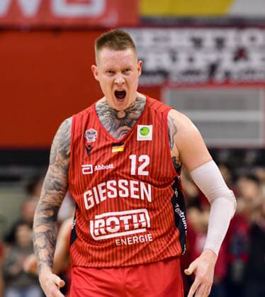 Robin Benzing roars 2 Bundesliga Pro A, 12 matchday, 46ers, basketball, basketball season 2025 2026, BBL, Germany, Gießen 46ers BBC Bayreuth, Gießen in red, men, Bayreuth white