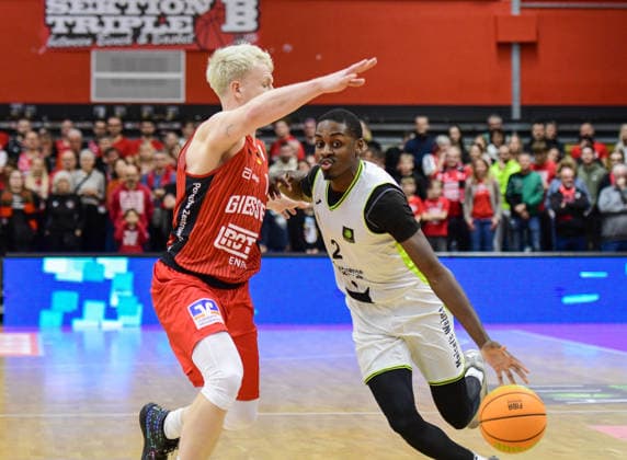Luis König Figge, Tehree Horn 2 Bundesliga Pro A, 12 Matchday, 46ers, Basketball, Basketball Season 2025 2026, BBL, Germany, Gießen 46ers BBC Bayreuth, Gießen in red, Men, Bayreuth white