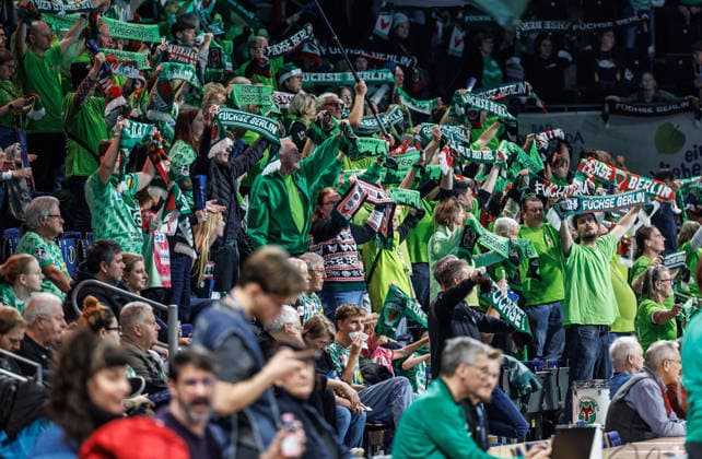 Berlin, 14 12 25, Handball Bundesliga, Fuechse Berlin HSG Wetzlar, Matchday 17, Max Schmeling Halle Fans get in the mood for the game Fuechse Berlin HSG Wetzlar