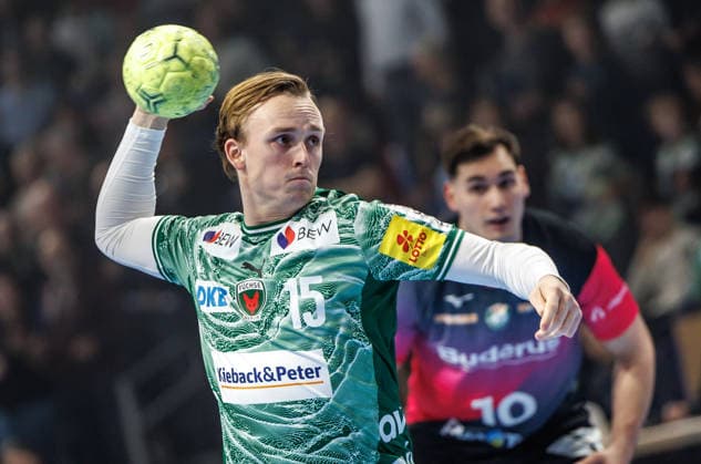 Berlin, 14 12 25, Handball Bundesliga, Fuechse Berlin HSG Wetzlar, 17 Matchday, Max Schmeling Halle Tobias Grondahl Füchse Berlin throws the ball on goal Fuechse Berlin HSG Wetzlar
