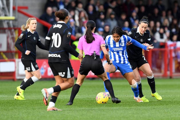 Brighton and Hove Albion Women v Chelsea Women Women s Super League 14 12 2025. Madison Haley Striker of Brighton and Hove Albion controls the ball while under pressure from Lucy Bronze Defender of Chelsea during the Women s Super League match between Brighton and Hove Albion Women and Chelsea Women at The Broadfield Stadium, Crawley, England on 14 December 2025. Crawley The Broadfield Stadium West Sussex England Editorial use only DataCo restrictions apply See www.football-dataco.com , Copyright: xJeffxMoodx PSI-23427-0031