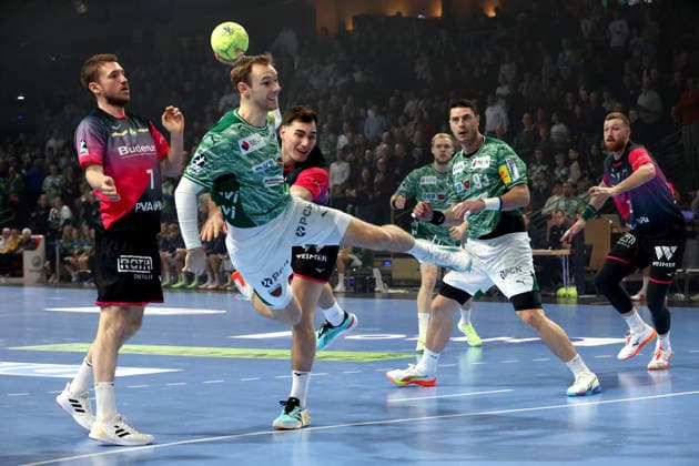 DEU, DHB, 1 HBL, Fuechse Berlin vs Wetzlar, 14 12 2025, Max Schmeling Halle, Berlin, DEU, DHB, 1 HBL, Fuechse Berlin vs Wetzlar, pictured Mathias Gidsel Fuechse Berlin 19 , Mijajlo Marsenic Fuechse Berlin 93 , Dominik Mappes HSG Wetzlar 7 , Josip Simic HSG Wetzlar 10 nordphotoxGmbHx xEngler nph00076