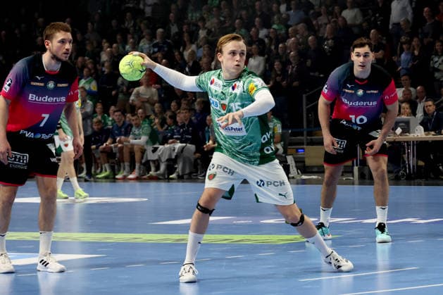 DEU, DHB, 1 HBL, Fuechse Berlin vs Wetzlar, 14 12 2025, Max Schmeling Halle, Berlin, DEU, DHB, 1 HBL, Fuechse Berlin vs Wetzlar, in the picture 7m Tobias Grondahl Fuechse Berlin 15 , Josip Simic HSG Wetzlar 10 , Dominik Mappes HSG Wetzlar 7 nordphotoxGmbHx xEngler nph00076