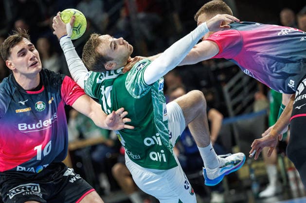 Berlin, 14 12 25, Handball Bundesliga, Fuechse Berlin HSG Wetzlar, 17 Matchday, Max Schmeling Halle Mathias Gidsel Füchse Berlin throws the ball on goal Fuechse Berlin HSG Wetzlar