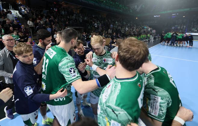 GER HBL season 2025 2026 FÜCHSE Berlin vs. HSG Wetzlar, 14 12 25, Max Schmeling Halle, Berlin, pre-match warm-up, Team FÜCHSE Berlin
