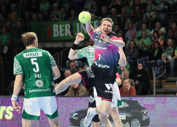 GER HBL Season 2025 2026 FÜCHSE Berlin vs HSG Wetzlar, 14 12 25, Max Schmeling Halle, Berlin, Max DARJ Füchse Berlin 5 , Dominik MAPPES HSG Wetzlar 7 , Mijajlo MARSENIC Füchse Berlin 93