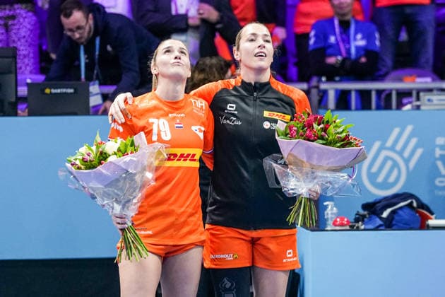 2025-12-14 Netherlands v France - IHF World Women s Handball Championship Bronze Medal Match ROTTERDAM, NETHERLANDS - DECEMBER 14: Estavana Polman of the Netherlands, Lois Abbingh of The Netherlands during the IHF World Women s Handball Championship Bronze Medal Match match between Netherlands and France at Ahoy on December 14, 2025 in Rotterdam, Netherlands. Rotterdam Ahoy Netherlands Content not available for redistribution in The Netherlands directly or indirectly through any third parties. Copyright: xHenkxSeppenx