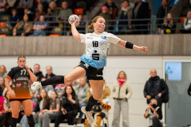 Handball I Women I Season 2025 2026 I 2 Bundesliga I 8 Matchday I VfL Waiblingen Bergischer HC I 14 12 2025 Madita Probst 10, Bergischer HC im Wurf Waiblingen Rundsporthalle Baden Württemberg Germany Copyright: xLobeca MaxxPetershansx