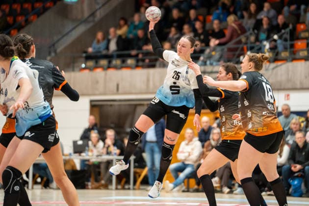 Handball I Women I Season 2025 2026 I 2 Bundesliga I 8 Matchday I VfL Waiblingen Bergischer HC I 14 12 2025 Vakare Damuleviciute 25, Bergischer HC with ball Waiblingen Rundsporthalle Baden Württemberg Germany Copyright: xLobeca MaxxPetershansx