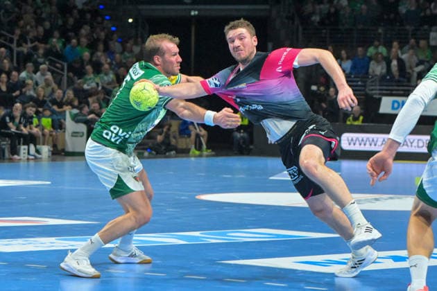 14 12 2025, xlakx, Handball Daikin HBL, Fuechse Berlin HSG Wetzlar v l Max Darj Fuechse Berlin , Dominik Mappes HSG Wetzlar duel, duel, fight, tackle Berlin Daniel Lakomski