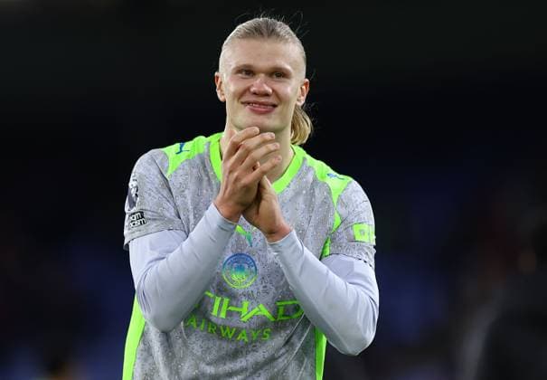 Erling Haaland of Manchester City applauds the fans Crystal Palace v Manchester City, Premier League, Football, Selhurst Park, London, UK - 14 Dec 2025London Selhurst Park United Kingdom EDITORIAL USE ONLY No use with unauthorised audio, video, data, fixture lists, club league logos or live services. Online in-match use limited to 120 images, no video emulation. No use in betting, games or single club league player publications. Copyright: xMichaelxZemanek Shutterstockx 16081573bl