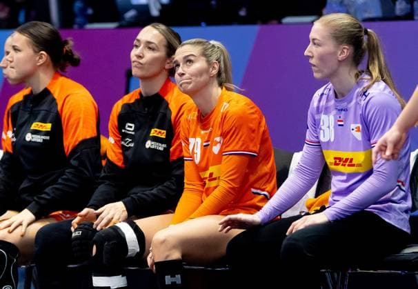 ROTTERDAM - Estavana Polman (NED), Lois Abbingh (NED), and Yara ten Holte (NED) after the consolation final between the Netherlands and France at the World Handball Championship in Ahoy Rotterdam. ANP IRIS VAN DEN BROEK xVIxANPxSportx xxANPxIVx 544858214 originalFilename: 544858214.jpg