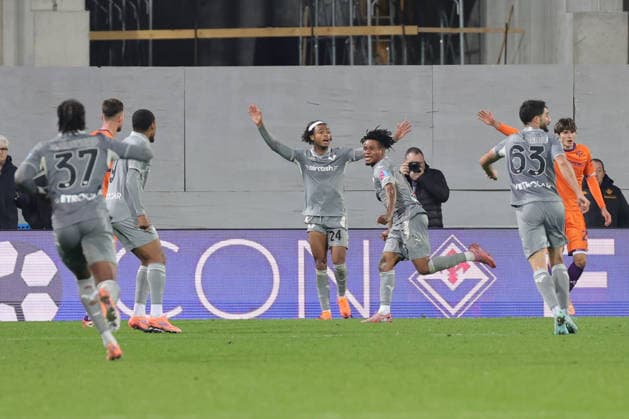 ACF Fiorentina v Hellas Verona FC - Campionato Serie A Gift Orban of Hellas Verona celebrates after scoring his team s goal during the Italian Serie A football match between ACF Fiorentina and Hellas Verona FC ,on December 14,2025 at the Artemio-Franchi stadium in Florence. Italy Firenze FI Italy  Copyright: xAndreaxMartinix originalFilename:martini-acffiore251214_nptMg.jpg
