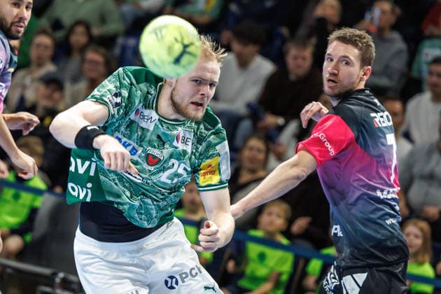 Berlin, 14 12 25, Handball Bundesliga, Fuechse Berlin HSG Wetzlar, 17 Matchday, Max Schmeling Halle Matthes Langhoff Füchse Berlin throws the ball on goal Fuechse Berlin HSG Wetzlar