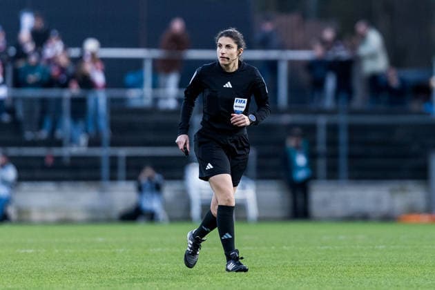 Google Pixel Frauen Bundesliga, 1 FC Köln FC Carl Zeiss Jena 14 12 2025 Referee Riem Hussein Google Pixel Frauen Bundesliga, 1 FC Köln FC Carl Zeiss Jena, Köln, Franz Kremer Stadion am 14 12 2025 DFB REGULATIONS PROHIBIT ANY USE OF PHOTOGRAPHS AS IMAGE SEQUENCES AND OR QUASI VIDEO Copyright: xBEAUTIFULxSPORTS Wunderlx