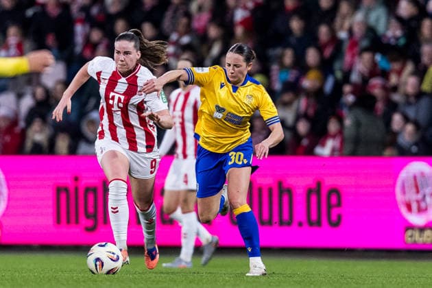 Google Pixel Frauen Bundesliga, 1 FC Köln FC Carl Zeiss Jena 14 12 2025 Zweikampf Adriana Achcinska 1 FC Köln, 9 , Elena Mühlemann FC Carl Zeiss Jena, 30 Google Pixel Frauen Bundesliga, 1 FC Köln FC Carl Zeiss Jena, Köln, Franz Kremer Stadion am 14 12 2025 DFB REGULATIONS PROHIBIT ANY USE OF PHOTOGRAPHS AS IMAGE SEQUENCES AND OR QUASI VIDEO Copyright: xBEAUTIFULxSPORTS Wunderlx