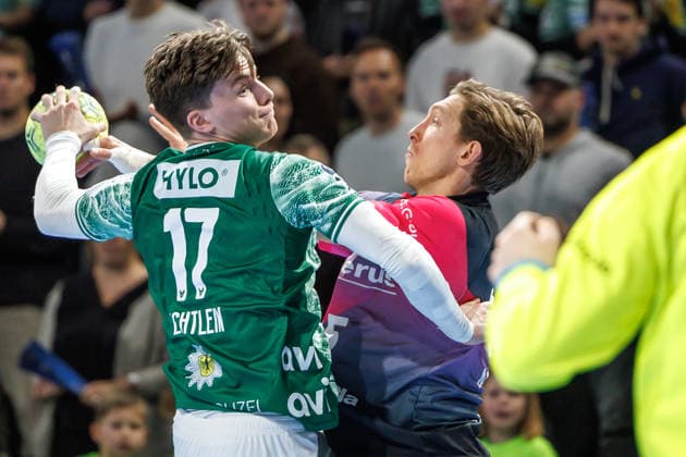 Berlin, 14 12 25, Handball Bundesliga, Fuechse Berlin HSG Wetzlar, Matchday 17, Max Schmeling Halle Nils Lichtlein Füchse Berlin throws the ball on goal Fuechse Berlin HSG Wetzlar