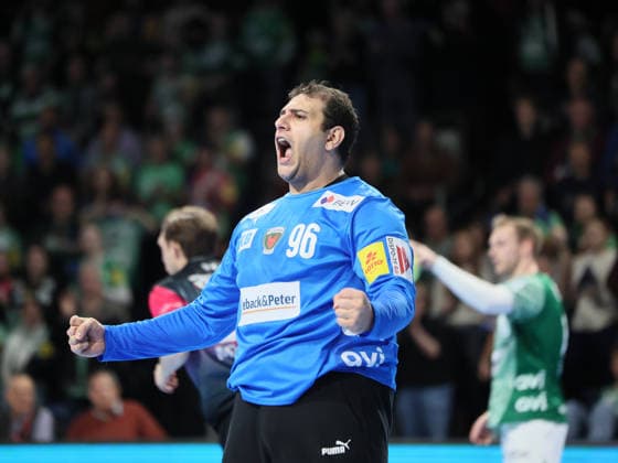 GER HBL season 2025 2026 FÜCHSE Berlin vs HSG Wetzlar, 14 12 25, Max Schmeling Halle, Berlin, Dejan MILOSAVLJEV Füchse Berlin 96 cheers after a successful save, scream, fist, emotion