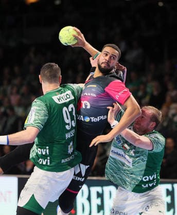 GER HBL Season 2025 2026 FÜCHSE Berlin vs HSG Wetzlar, 14 12 25, Max Schmeling Halle, Berlin, Mijajlo MARSENIC Füchse Berlin 93 , Philipp ANOUANSOU HSG Wetzlar 19 , Max DARJ Füchse Berlin 5
