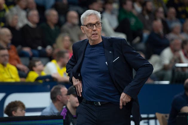 GER, Basketball, easy Credit BBL, EWE Baskets Oldenburg vs FC Bayern München Basketball 14 12 2025, EWE Arena, Oldenburg, GER, easy Credit BBL, EWE Baskets Oldenburg vs FC Bayern München Basketball, in the picture Gordon HERBERT FC Bayern München Basketball Head Coach Trainer nordphotoxgmbhx xRojahn nph00310