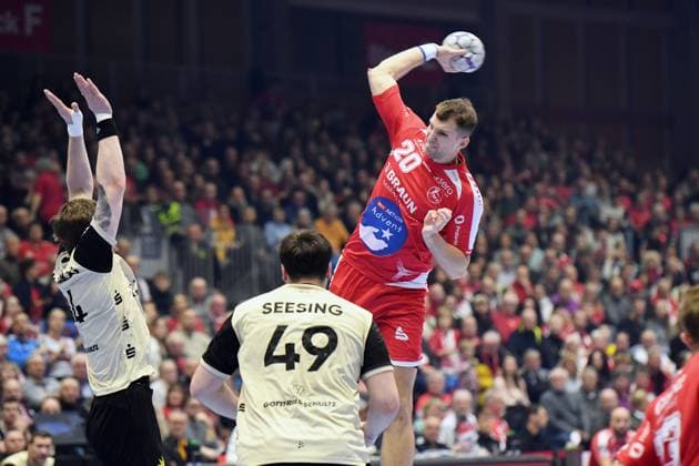 Uladsislau Kulesch MT Melsungen 20 on the ball , Gerdas Babarskas Bergischer HC 14 , Aron Seesing Bergischer HC 49 , GER, MT Melsungen Bergischer HC, Handball, 1 Bundesliga, Matchday 17, Season 2025 2026, 14 12 2025, GER, MT Melsungen Bergischer HC, Handball, 1 Bundesliga, Matchday 17, Season 2025 2026, 14 12 2025 Kassel Copyright: xEibner-Pressefotox xRolandxSippelx EP_RSL