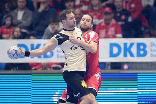 Tomas Babak Bergischer HC 19 on the ball , Olle Forsell Schefvert MT Melsungen 25 , GER, MT Melsungen Bergischer HC, Handball, 1 Bundesliga, Matchday 17, Season 2025 2026, 14 12 2025, GER, MT Melsungen Bergischer HC, Handball, 1 Bundesliga, Matchday 17, Season 2025 2026, 14 12 2025 Kassel Copyright: xEibner-Pressefotox xRolandxSippelx EP_RSL