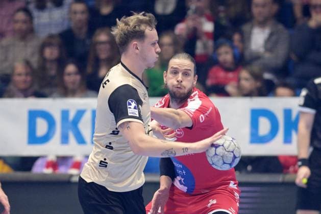 Nico Schoettle Bergischer HC 8 on the ball , Olle Forsell Schefvert MT Melsungen 25 , GER, MT Melsungen Bergischer HC, Handball, 1 Bundesliga, Matchday 17, Season 2025 2026, 14 12 2025, GER, MT Melsungen Bergischer HC, Handball, 1 Bundesliga, Matchday 17, Season 2025 2026, 14 12 2025 Kassel Copyright: xEibner-Pressefotox xRolandxSippelx EP_RSL