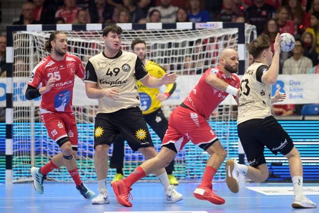 Soeren Steinhaus Bergischer HC 53 on the ball , Adrian Sipos MT Melsungen 8 , Olle Forsell Schefvert MT Melsungen 25 , Aron Seesing Bergischer HC 49 , GER, MT Melsungen Bergischer HC, Handball, 1 Bundesliga, Matchday 17, Season 2025 2026, 14 12 2025, GER, MT Melsungen Bergischer HC, Handball, 1 Bundesliga, Matchday 17, Season 2025 2026, 14 12 2025 Kassel Copyright: xEibner-Pressefotox xRolandxSippelx EP_RSL