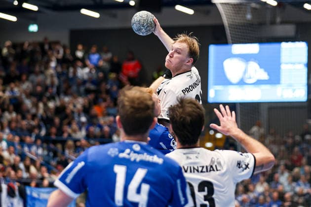 14 12 2025, xKWIx, Handball, Daikin Handball Bundesliga Daikin HBL , TBV Lemgo Lippe THW Kiel, PHOENIX CONTACT arena Eric Johansson THW Kiel 21 over all in duel against TBV player Photo xKamilxWilkowskixPressefotoKochx NRW Germany