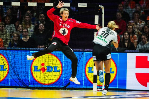 Women s Handball World Championship 2025 Germany Norway Rotterdam, Netherlands 20251214 Norway s goalkeeper Katrine Lunde and Germany s Jenny Behrend during the final of the Women s Handball World Championship between Germany and Norway at Ahoy Arena Photo Beate Oma Dahle NTB Rotterdam Netherlands EDITORIAL USE ONLY RESTRICTED USE FOR BETTING COMPANIES  Copyright: xBeatexOmaxDahlex xNTBx