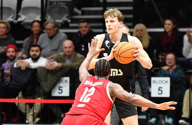 14 12 2025 Basketball Season 2025 2026 2 Bundesliga Pro A 12 Matchday Nuremberg Falcons Basketball Club NBC Artland Dragons OGo xogox Elijah Ndi 12, Artland Dragons Trevor James Baskin 22, Nuremberg Falcons BC NBC