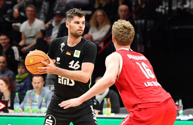 14 12 2025 Basketball Season 2025 2026 2 Bundesliga Pro A 12 Matchday Nuremberg Falcons Basketball Club NBC Artland Dragons OGo xogox Julius Wolf 16, Nuremberg Falcons BC NBC Fynn Lastring 16, Artland Dragons