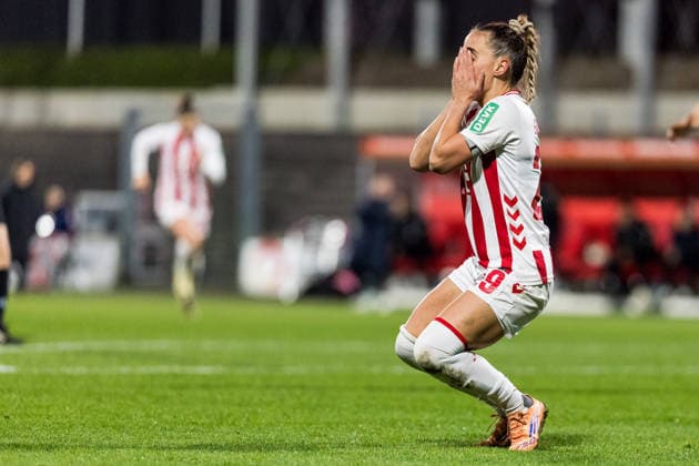Google Pixel Frauen Bundesliga, 1 FC Köln FC Carl Zeiss Jena 14 12 2025 Vanessa Leimenstoll 1 FC Köln, 29 frustrated, hands in front of face Google Pixel Frauen Bundesliga, 1 FC Köln FC Carl Zeiss Jena, Köln, Franz Kremer Stadion am 14 12 2025 DFB REGULATIONS PROHIBIT ANY USE OF PHOTOGRAPHS AS IMAGE SEQUENCES AND OR QUASI VIDEO Copyright: xBEAUTIFULxSPORTS Wunderlx