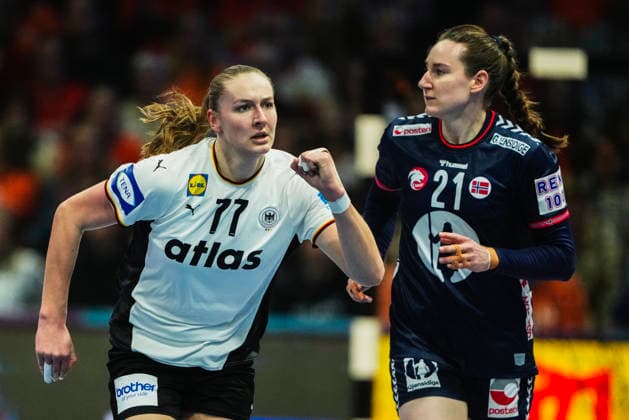 Women s Handball World Championship 2025 Germany Norway Rotterdam, Netherlands 20251214 Germany s Viola Leuchter left and Norway s Ingvild Kristiansen Bakkerud during the final of the Women s Handball World Championship between Germany and Norway at Ahoy Arena Photo Beate Oma Dahle NTB Rotterdam Netherlands EDITORIAL USE ONLY RESTRICTED USE FOR BETTING COMPANIES  Copyright: xBeatexOmaxDahlex xNTBx