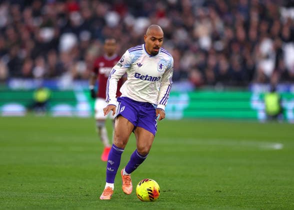 14th December 2025; London Stadium, London, England; Premier League Football, West Ham United versus Aston Villa; Donyell Malen of Aston Villa on the ball  JohnxPatrickxFletcher