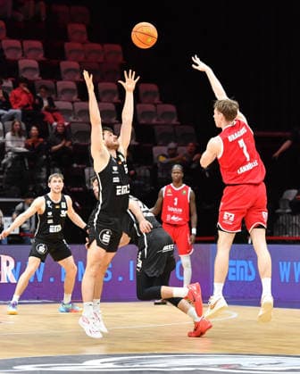 14 12 2025 Basketball Season 2025 2026 2 Bundesliga Pro A 12 Matchday Nuremberg Falcons Basketball Club NBC Artland Dragons OGo xogox Tim Köpple Koepple 5, Nuremberg Falcons BC NBC Timo Lanmüller 7, Artland Dragons