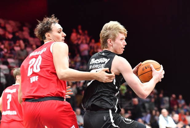 14 12 2025 Basketball Season 2025 2026 2 Bundesliga Pro A 12 Matchday Nuremberg Falcons Basketball Club NBC Artland Dragons OGo xogox Linus Ruf 20, Artland Dragons Trevor James Baskin 22, Nuremberg Falcons BC NBC