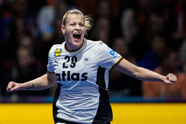 251214 Antje Döll of Germany celebrates during the IHF Women s World Championship final between Germany and Norway on December 14, 2025 in Rotterdam Photo Joel Marklund BILDBYRAN kod JM JM0758 bbeng handball handball handball vm handball vm handbolls vm ihf handball world championship world handball championship 2025 world championship 2025 final tyskland norway norge germany dam jubel  Copyright: JOELxMARKLUND BB251214JM036