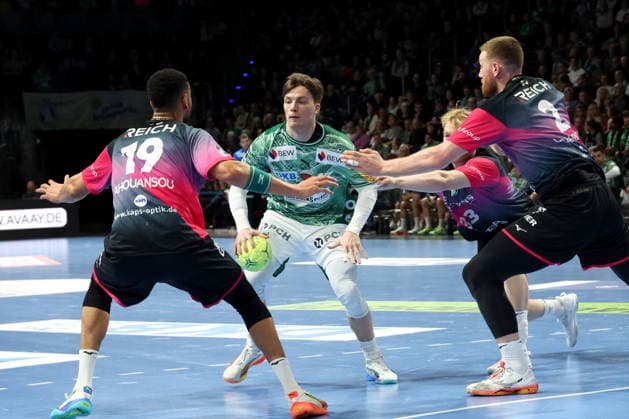 DEU, DHB, 1 HBL, Fuechse Berlin vs Wetzlar, 14 12 2025, Max Schmeling Halle, Berlin, DEU, DHB, 1 HBL, Fuechse Berlin vs Wetzlar, pictured Nils Lichtlein Fuechse Berlin 17 , Philipp Ahouansou HSG Wetzlar 19 , Nikola Grahovac HSG Wetzlar 2 nordphotoxGmbHx xEngler nph00076