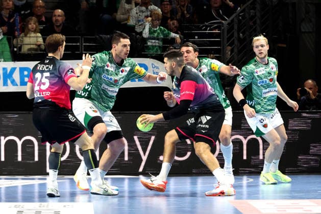 DEU, DHB, 1 HBL, Fuechse Berlin vs Wetzlar, 14 12 2025, Max Schmeling Halle, Berlin, DEU, DHB, 1 HBL, Fuechse Berlin vs Wetzlar, pictured Mijajlo Marsenic Fuechse Berlin 93 , Aitor Arino Fuechse Berlin 14 , Matthes Langhoff Fuechse Berlin 25 , Stefan Cavor HSG Wetzlar 77 , Justin Mueller HSG Wetzlar 25 nordphotoxGmbHx xEngler nph00076