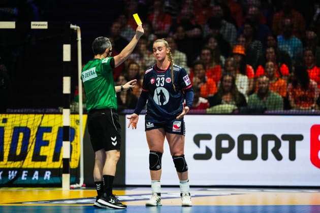 Women s Handball World Championship 2025 Germany Norway Rotterdam, Netherlands 20251214 Yellow card to Norway s Thale Rushfeldt Deila during the final of the Women s Handball World Championship between Germany and Norway at Ahoy Arena Photo Beate Oma Dahle NTB Rotterdam Netherlands EDITORIAL USE ONLY RESTRICTED USE FOR BETTING COMPANIES  Copyright: xBeatexOmaxDahlex xNTBx