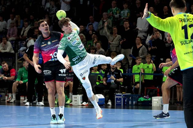 DEU, DHB, 1 HBL, Fuechse Berlin vs Wetzlar, 14 12 2025, Max Schmeling Halle, Berlin, DEU, DHB, 1 HBL, Fuechse Berlin vs Wetzlar, pictured Nils Lichtlein Fuechse Berlin 17 , Josip Simic HSG Wetzlar 10 nordphotoxGmbHx xEngler nph00076