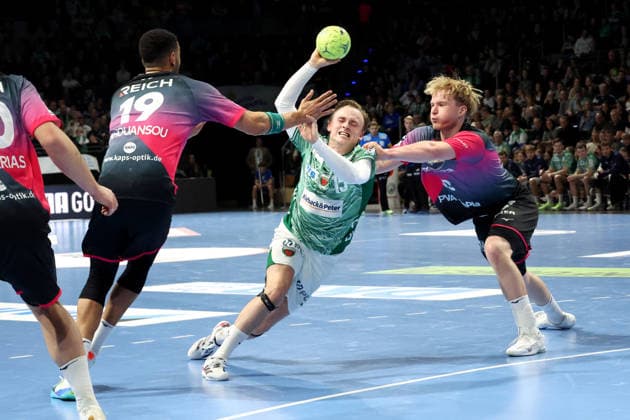 DEU, DHB, 1 HBL, Fuechse Berlin vs Wetzlar, 14 12 2025, Max Schmeling Halle, Berlin, DEU, DHB, 1 HBL, Fuechse Berlin vs Wetzlar, in the picture Tobias Grondahl Fuechse Berlin 15 , Georg Loewen HSG Wetzlar 33 , Philipp Ahouansou HSG Wetzlar 19 nordphotoxGmbHx xEngler nph00076