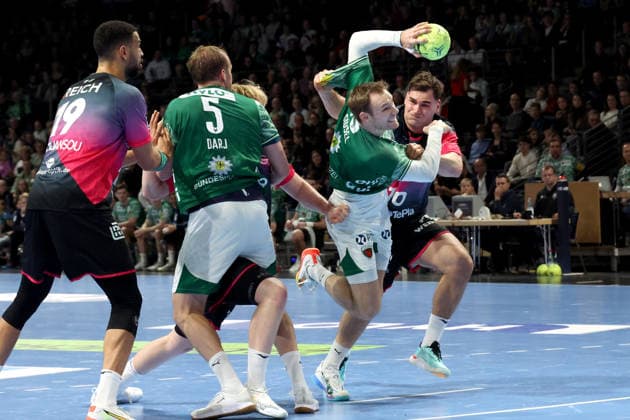 DEU, DHB, 1 HBL, Fuechse Berlin vs Wetzlar, 14 12 2025, Max Schmeling Halle, Berlin, DEU, DHB, 1 HBL, Fuechse Berlin vs Wetzlar, pictured Mathias Gidsel Fuechse Berlin 19 , Josip Simic HSG Wetzlar 10 nordphotoxGmbHx xEngler nph00076