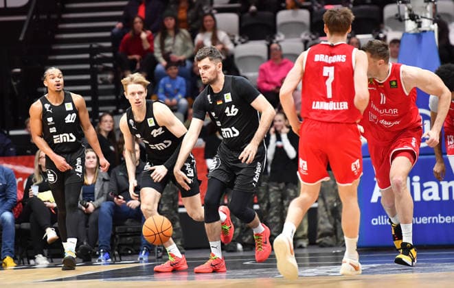 14 12 2025 Basketball Season 2025 2026 2 Bundesliga Pro A 12 Matchday Nuremberg Falcons Basketball Club NBC Artland Dragons OGo xogox Evan Derek Taylor 10, Nuremberg Falcons BC NBC Trevor James Baskin 22, Nuremberg Falcons BC NBC Julius Wolf 16, Nuremberg Falcons BC NBC Timo Lanmüller 7, Artland Dragons