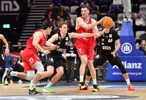 14 12 2025 Basketball Season 2025 2026 2 Bundesliga Pro A 12 Matchday Nuremberg Falcons Basketball Club NBC Artland Dragons OGo xogox Cartee Dean Whitt 2, Nuremberg Falcons BC NBC Robert Oehle 11, Artland Dragons