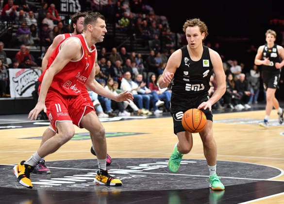 14 12 2025 Basketball Season 2025 2026 2 Bundesliga Pro A 12 Matchday Nuremberg Falcons Basketball Club NBC Artland Dragons OGo xogox Robert Oehle 11, Artland Dragons Cartee Dean Whitt 2, Nuremberg Falcons BC NBC
