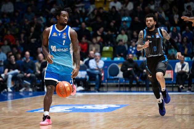Isaiah Swope Frankfurt Skyliners, 01 , Tavian Dunn Martin Science City Jena, 0 GER, BBL, Frankfurt Skyliners vs Science City Jena, SV Basketball, 1 Bundesliga, 10 Matchday, Season 2025 2026 14 12 2025 Eibner Pressefoto Attila Ziga GER, BBL, Frankfurt Skyliners vs Science City Jena, SV Basketball, 1 Bundesliga, 10 Matchday, Season 2025 2026 14 12 2025 Frankfurt am Main Copyright: xEibner-Pressefotox EP_AZA