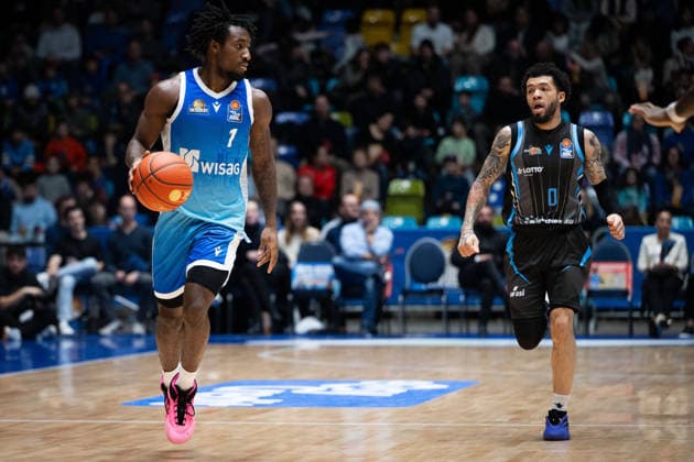 Isaiah Swope Frankfurt Skyliners, 01 , Tavian Dunn Martin Science City Jena, 0 GER, BBL, Frankfurt Skyliners vs Science City Jena, SV Basketball, 1 Bundesliga, 10 Matchday, Season 2025 2026 14 12 2025 Eibner Pressefoto Attila Ziga GER, BBL, Frankfurt Skyliners vs Science City Jena, SV Basketball, 1 Bundesliga, 10 Matchday, Season 2025 2026 14 12 2025 Frankfurt am Main Copyright: xEibner-Pressefotox EP_AZA