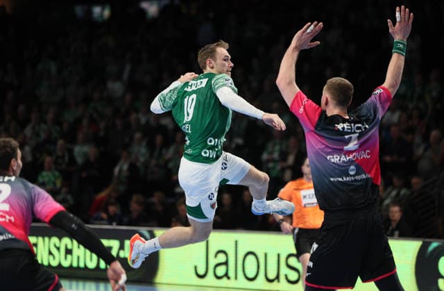 GER HBL Season 2025 2026 FÜCHSE Berlin vs HSG Wetzlar, 14 12 25, Max Schmeling Halle, Berlin, Mathias GIDSEL Füchse Berlin 19 , Nikola GRAHOVAC HSG Wetzlar 2